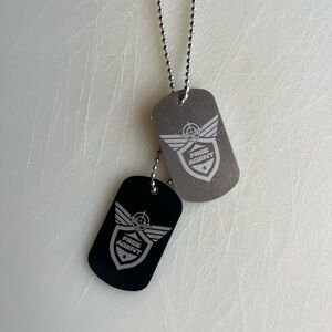 Silver and black dog tags